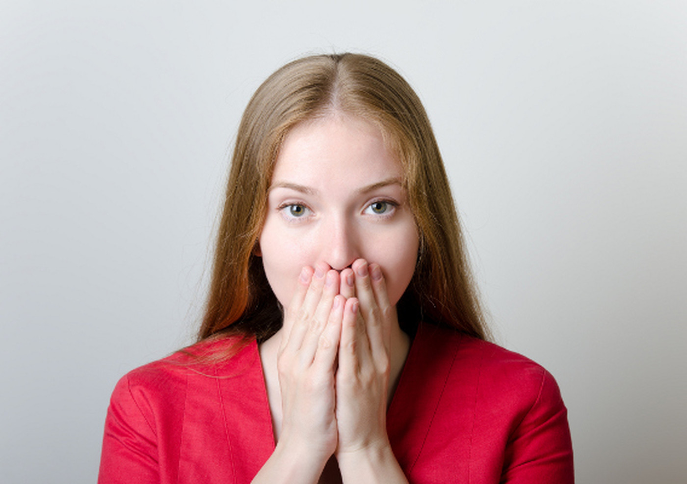 Какие заболевания может предвещать несвежее дыхание: почему пахнет изо рта даже после чистки зубов