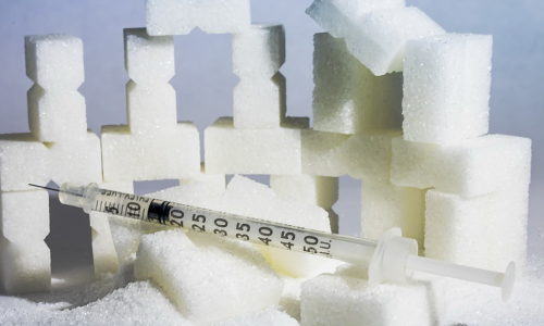 Вследствие дисфункции органа и пониженной выработки инсулина панкреатит приводит к развитию сахарного диабета