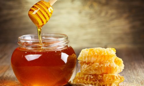 Мед при панкреатите включают в рацион но людям следует знать, как правильно выбирать этот полезный продукт пчеловодства