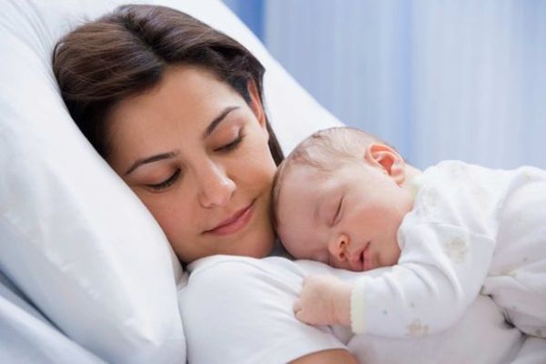 Стрептококк мутанс чаще всего приобретается младенцами от матери