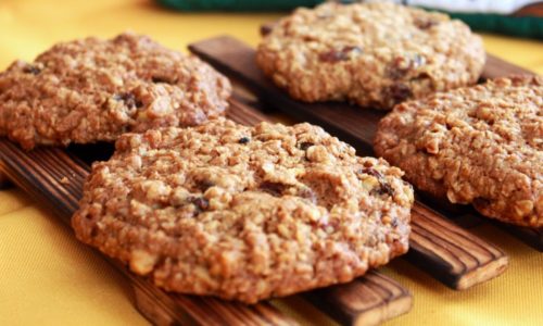 При панкреатите разрешено есть овсяное печенье, но только натуральное, в котором содержится овсяная мука высокого качества, смешанная с пшеничной