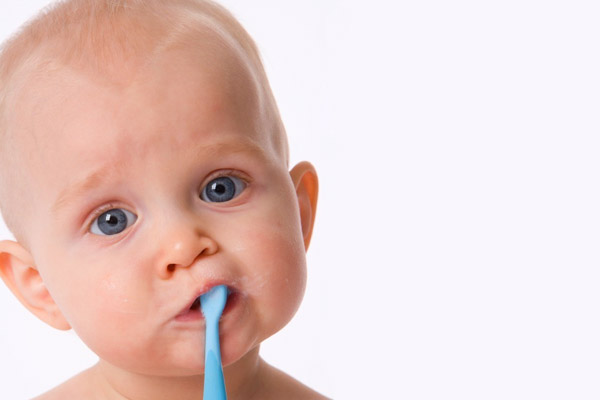 Сроки прорезывания молочных зубов у детей