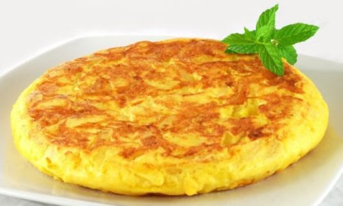 Омлет - легкое и вкусное блюдо на основе молока и яиц, которое прекрасно подходит для диетического питания, в том числе и лечебного