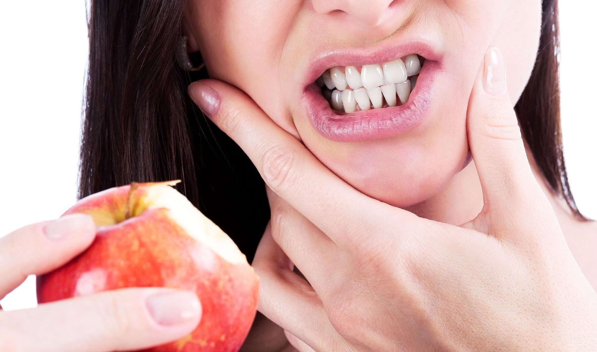 Почему болит зуб при нажатии на него? Возможные причины, и что с этим делать