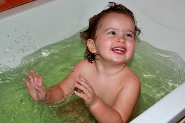Лечебные ванны назначить ребенку может только врач