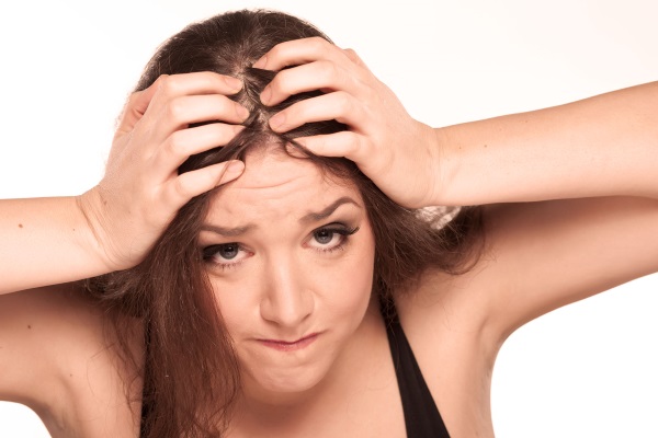 Повышенное выпадение волос может быть спровоцировано разными причинами