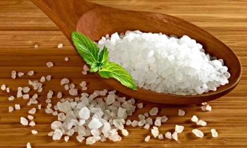 Для приготовления диетического творожного блюда в духовке понадобится соль