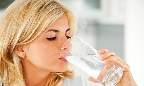 При деструктивном панкреатите в первые сутки больной должен пить чистую воду