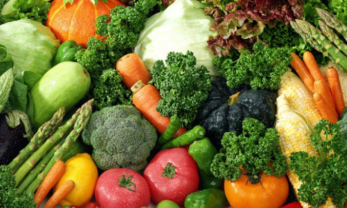 Нужно временно исключить свежие овощи и фрукты