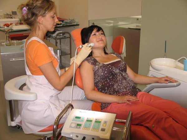 В стоматологии применяются многие физиотерапевтические методики