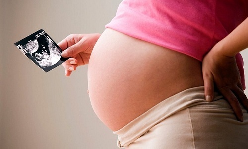 Употребление водно-содового раствора во время ремиссии панкреатита может быть противопоказано при беременности